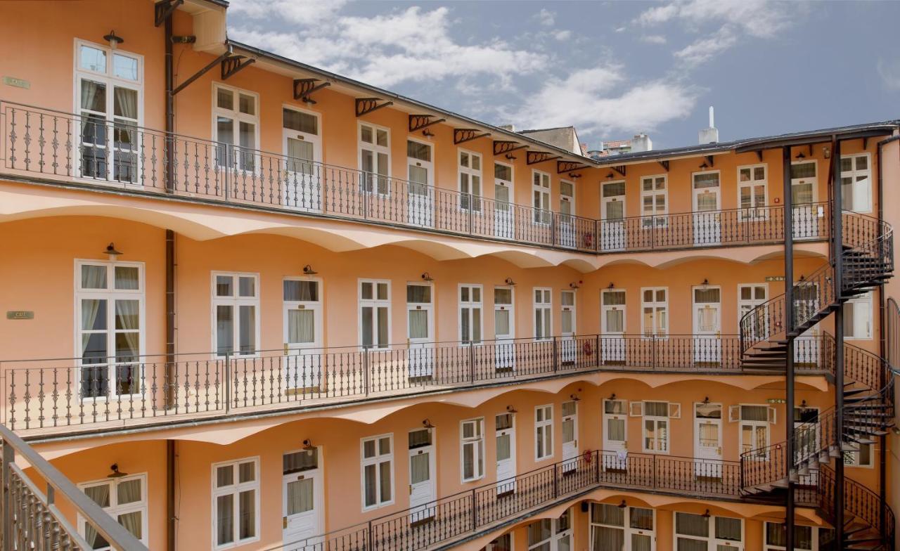 Hotel Patio Прага Экстерьер фото