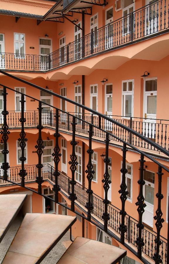 Hotel Patio Прага Экстерьер фото